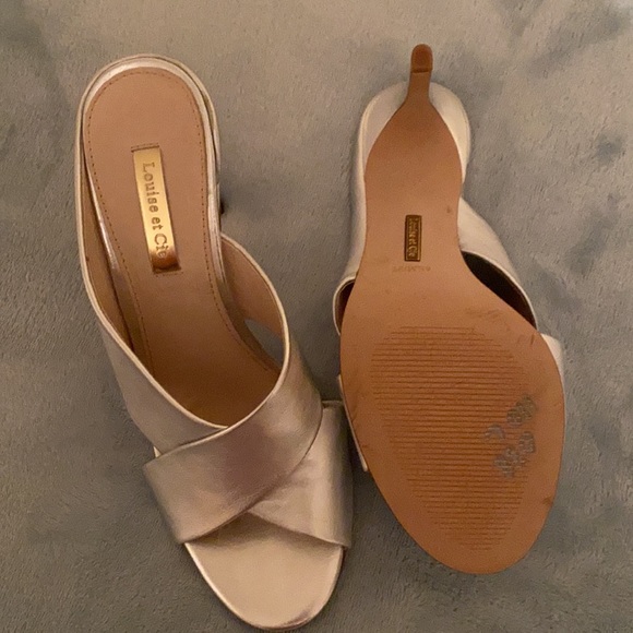 NWOT Louise et Cie women’s silver mule slide heels - Picture 2 of 6